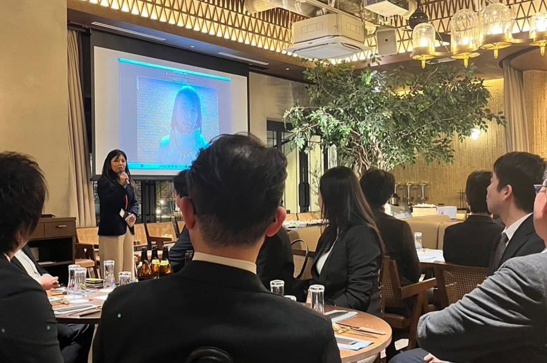 伊藤たかえ参議院議員とオンラインで繋いだ様子