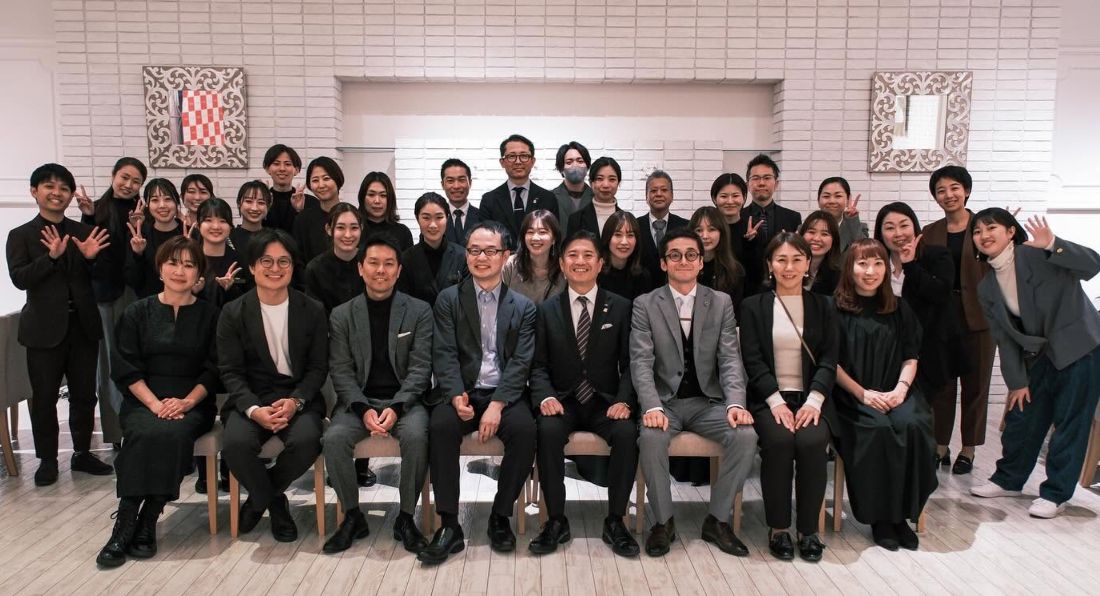 参加企業と協議会メンバーの集合写真