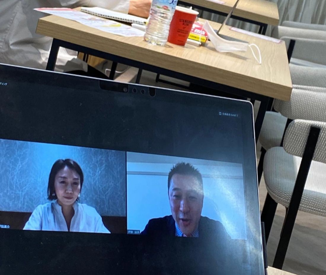 オンライン配信されたセミナーの画面。司会と伊藤誠英様